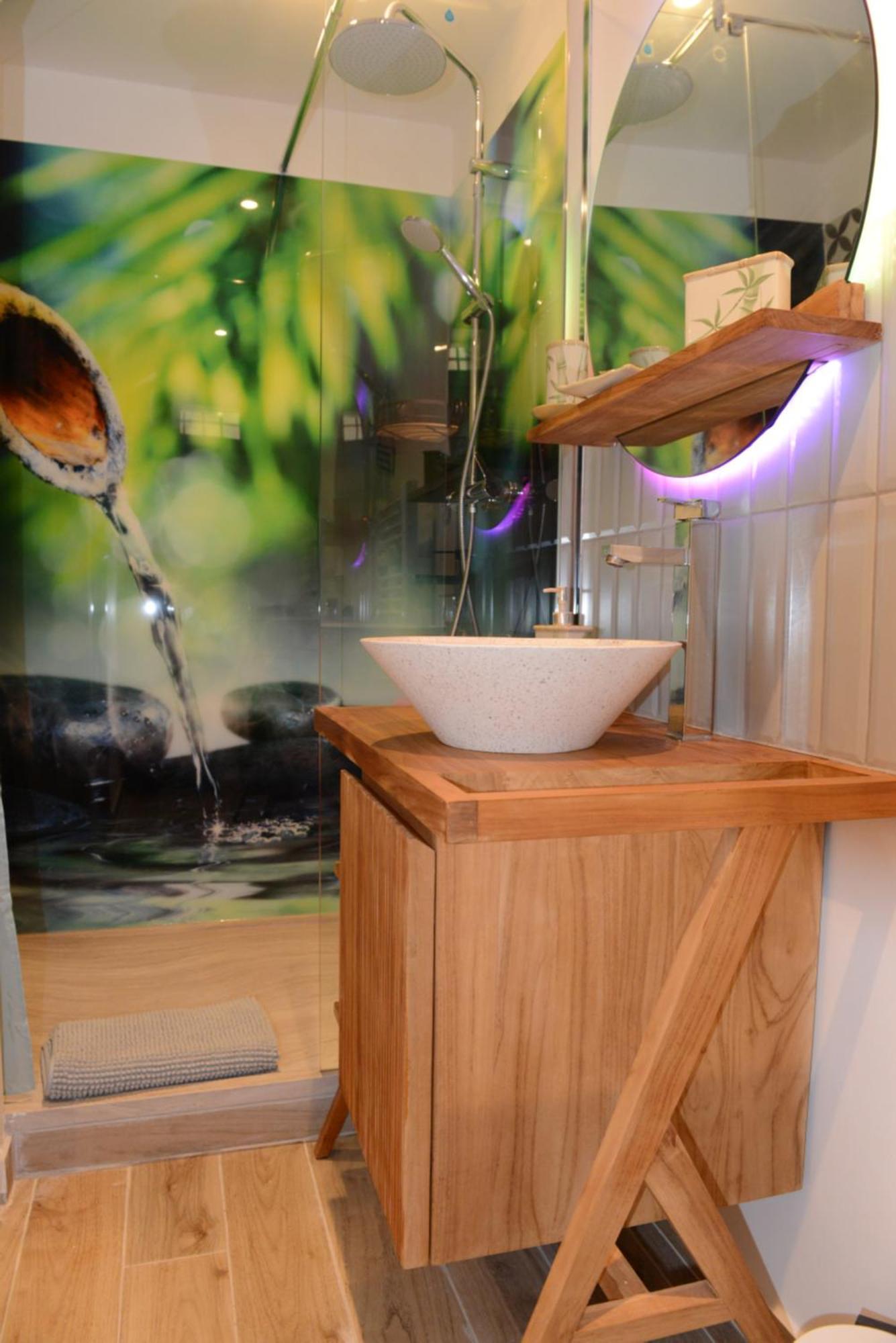 Apartment Jungle - Cocon Romantique Et Tropical Avec Jacuzzi Prive !