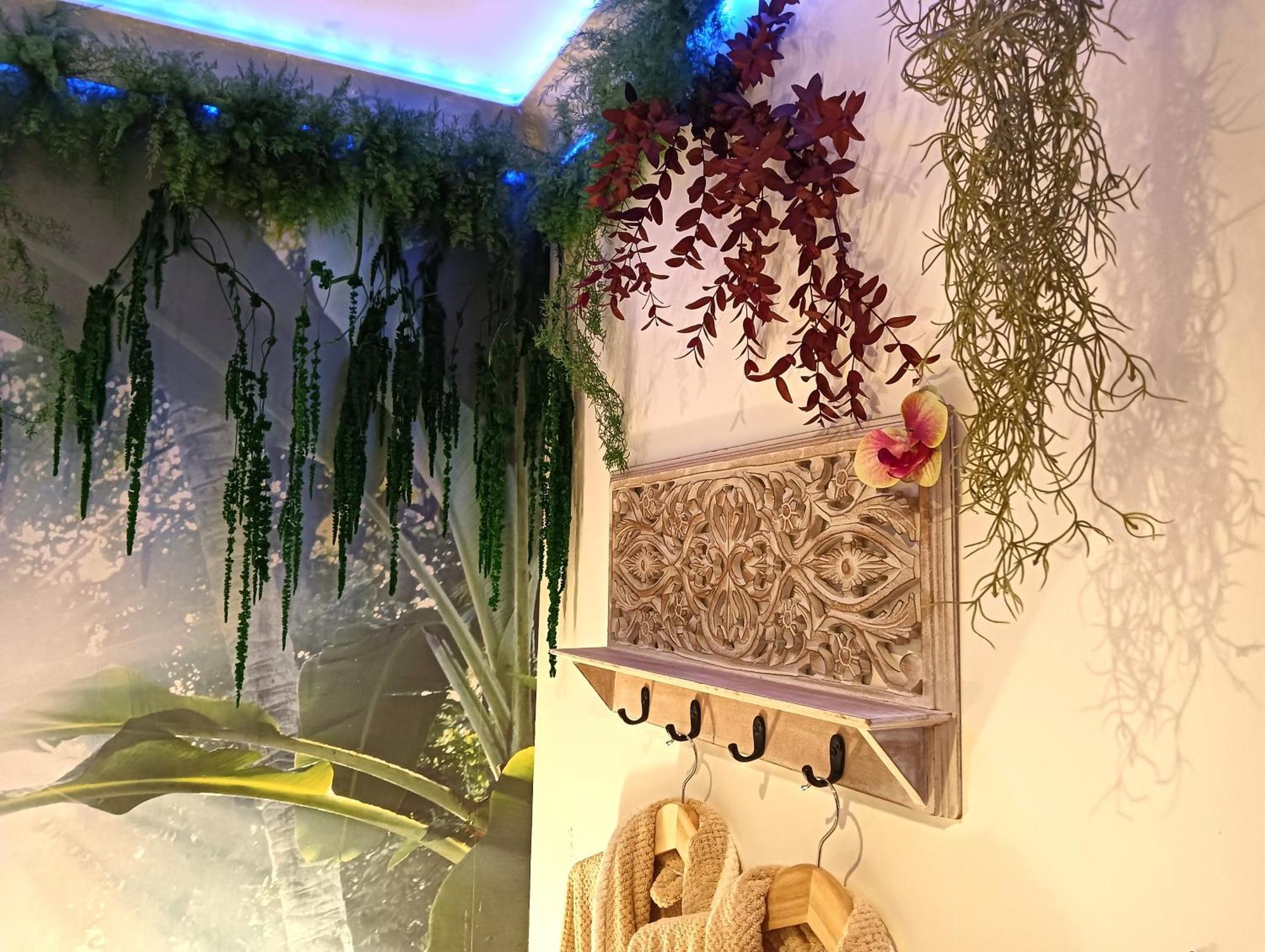 Apartment Jungle - Cocon Romantique Et Tropical Avec Jacuzzi Prive ! Pézenas