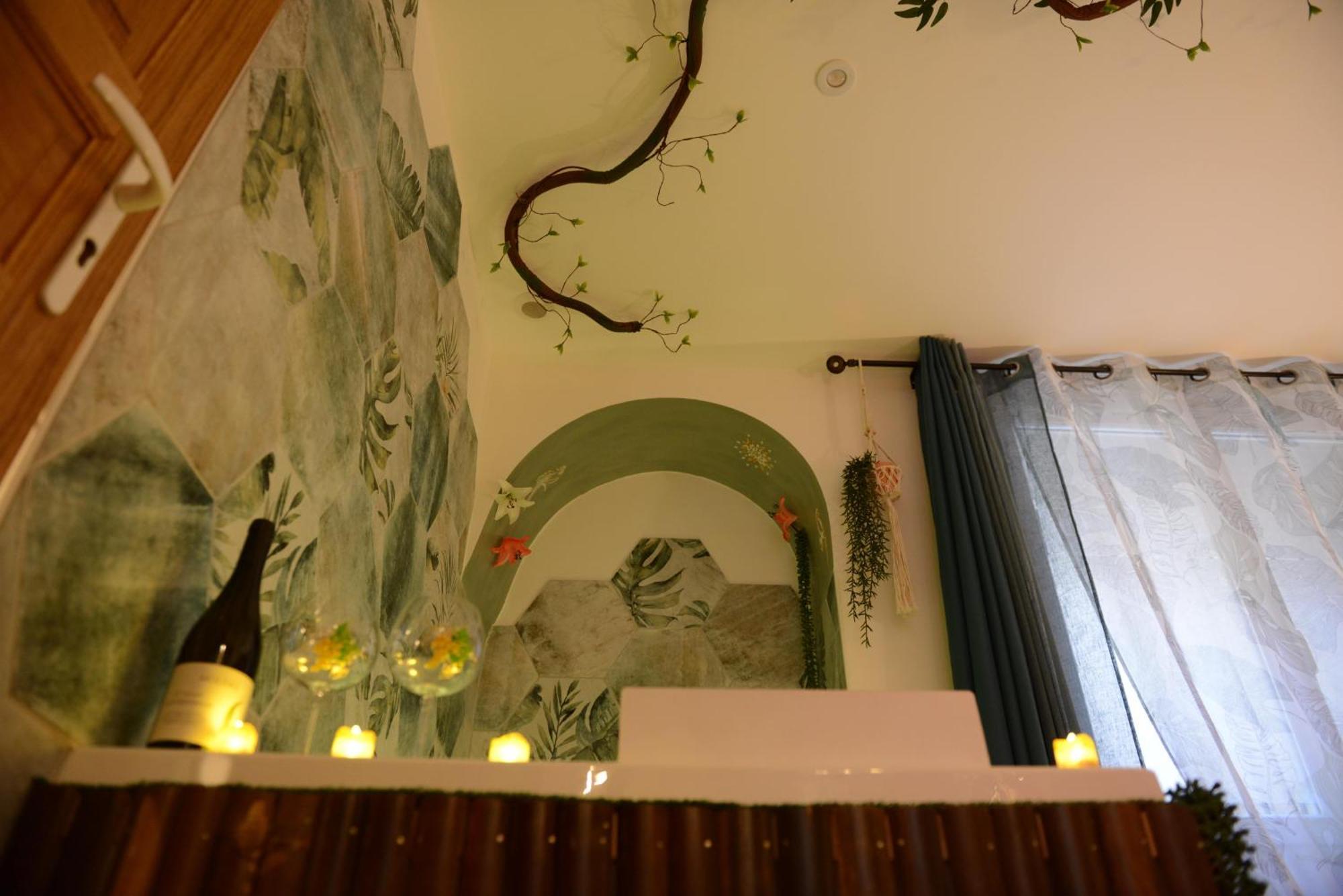 Jungle - Cocon Romantique Et Tropical Avec Jacuzzi Prive ! Appartement Pézenas