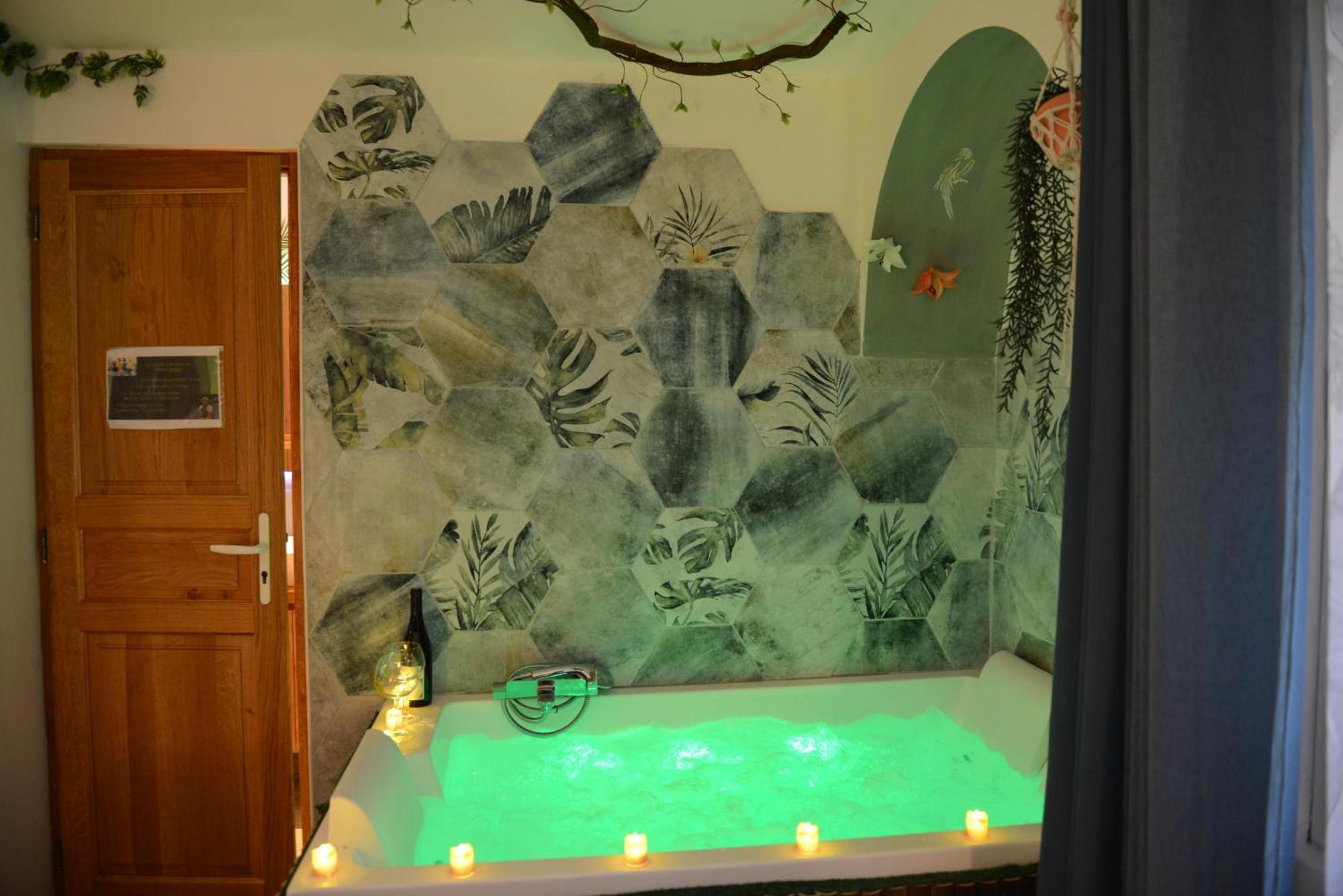 Jungle - Cocon Romantique Et Tropical Avec Jacuzzi Prive !