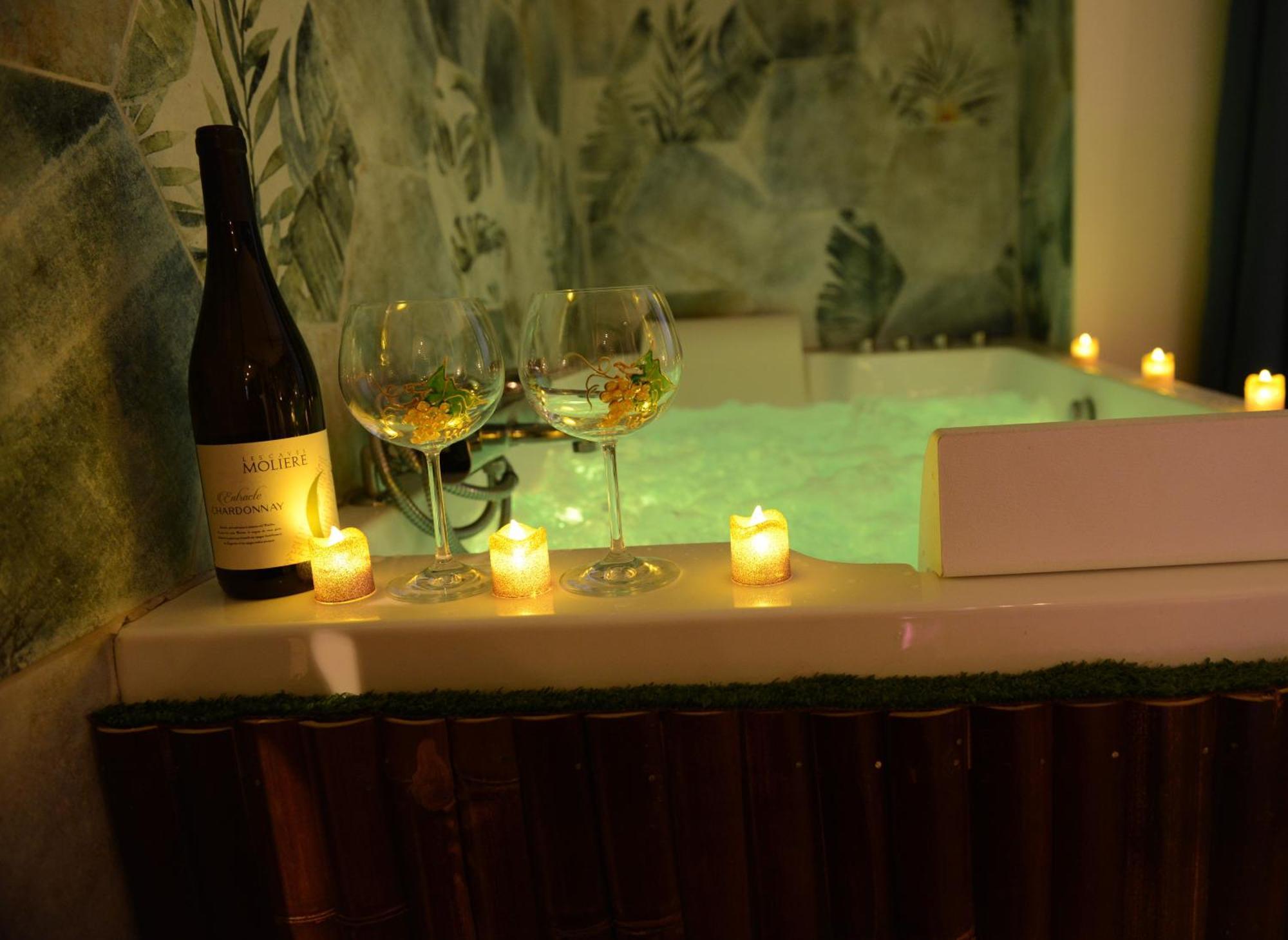 Jungle - Cocon Romantique Et Tropical Avec Jacuzzi Prive ! Appartement Pézenas